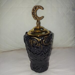 Elegant Ceramic Incense Burner – Black with Gold Accents